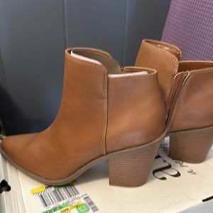 Women’s Zip-Up Ankle Booties
